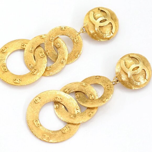CHANEL CC Logo Hoop Circle Interlocking Clip-On Earrings Gold Tone 29 Auth - Picture 3 of 6